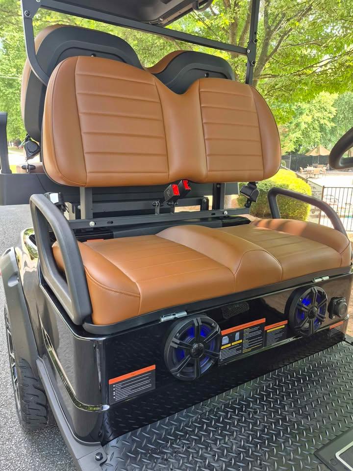 SOLANA F MODEL 4 PASSENGER STREET LEGAL LSV gallery image 4